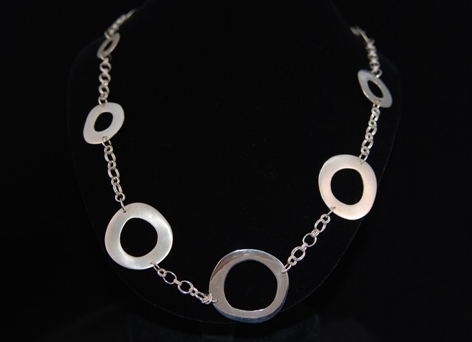 Matte and Gloss Seven Circle Necklace